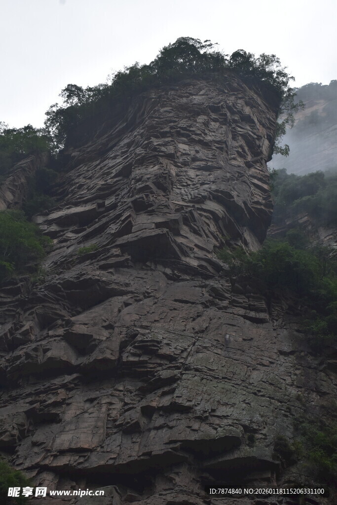 巍峨嶙峋的奇特山峰