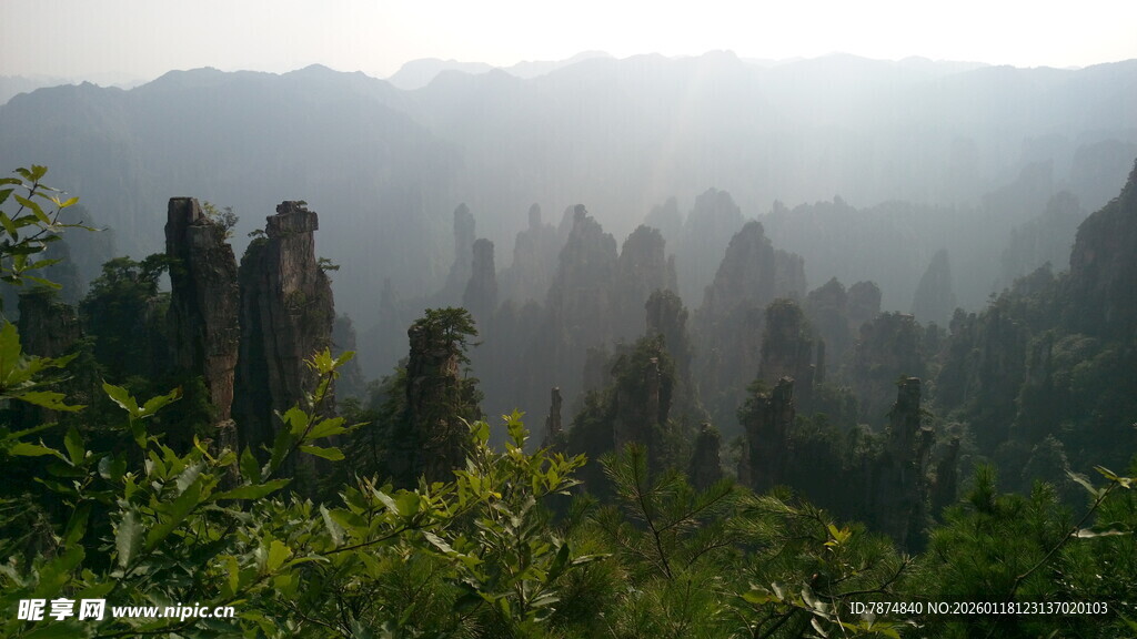 张家界奇峰云雾美景