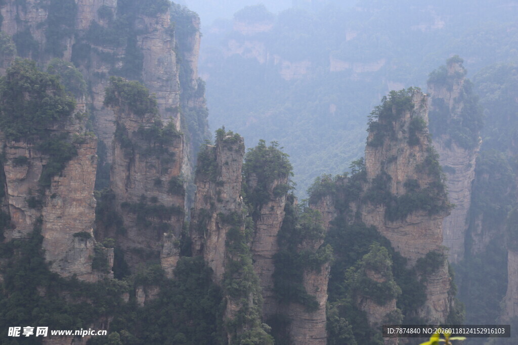 张家界奇峰林立美景