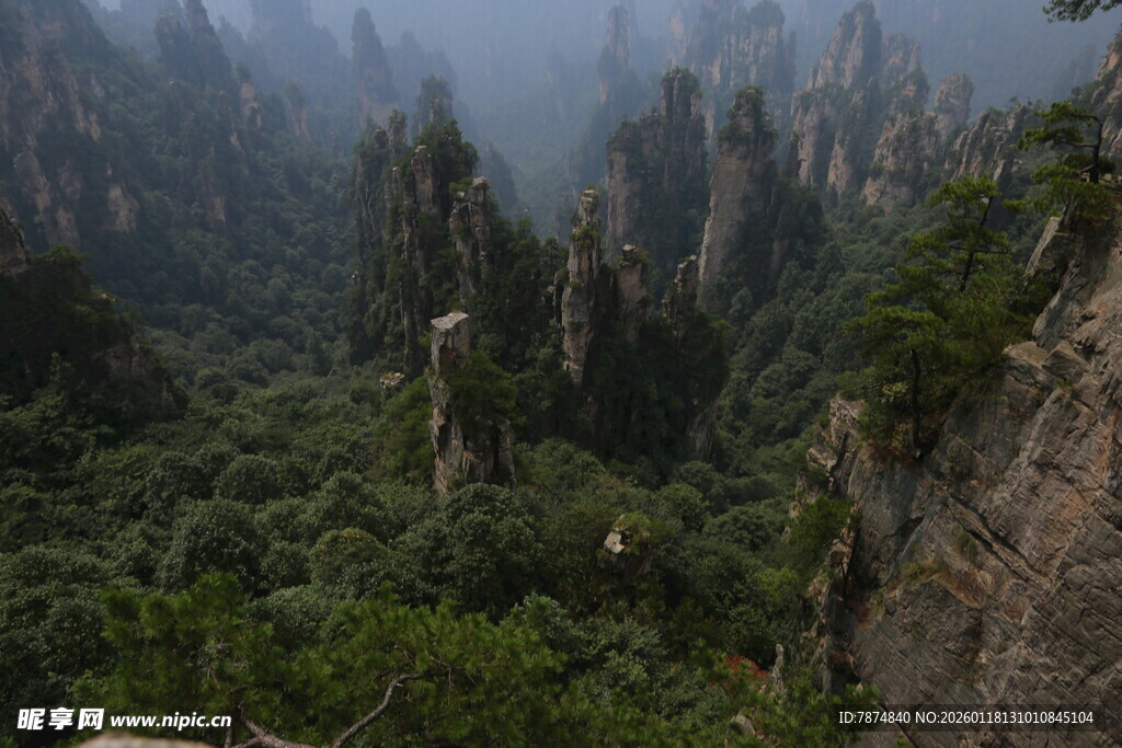 壮美黄山奇峰云雾景观