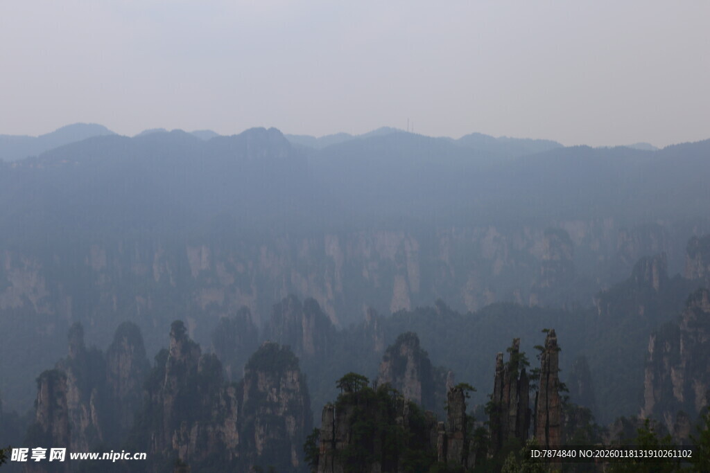 张家界山峦云雾景观
