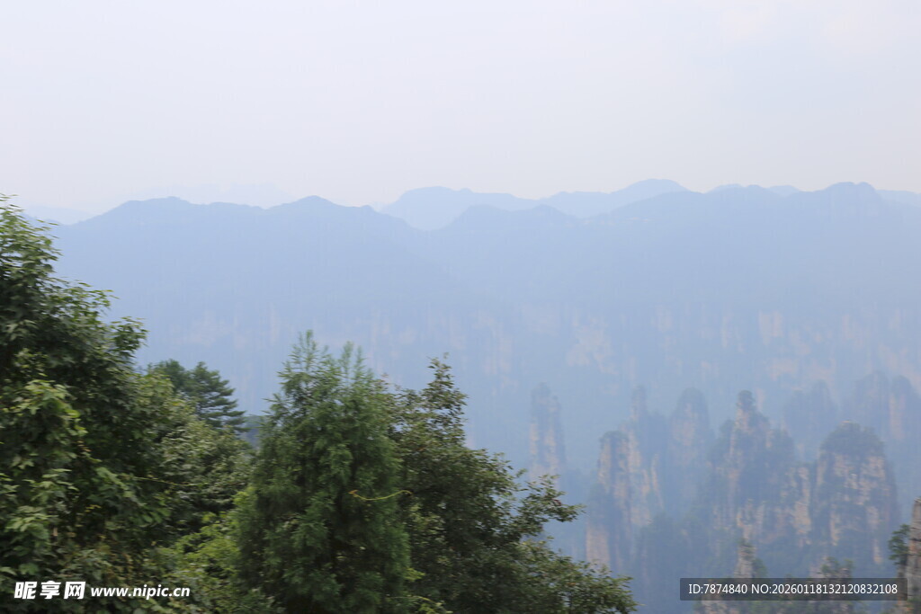 张家界山峦景色