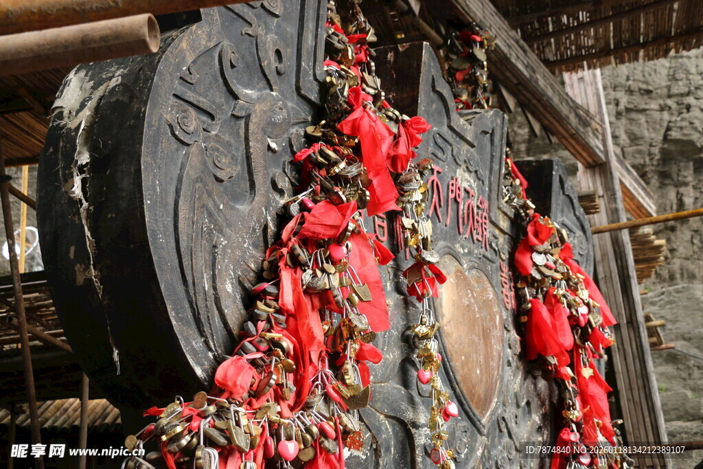 古钟挂饰祈愿 红绸添福