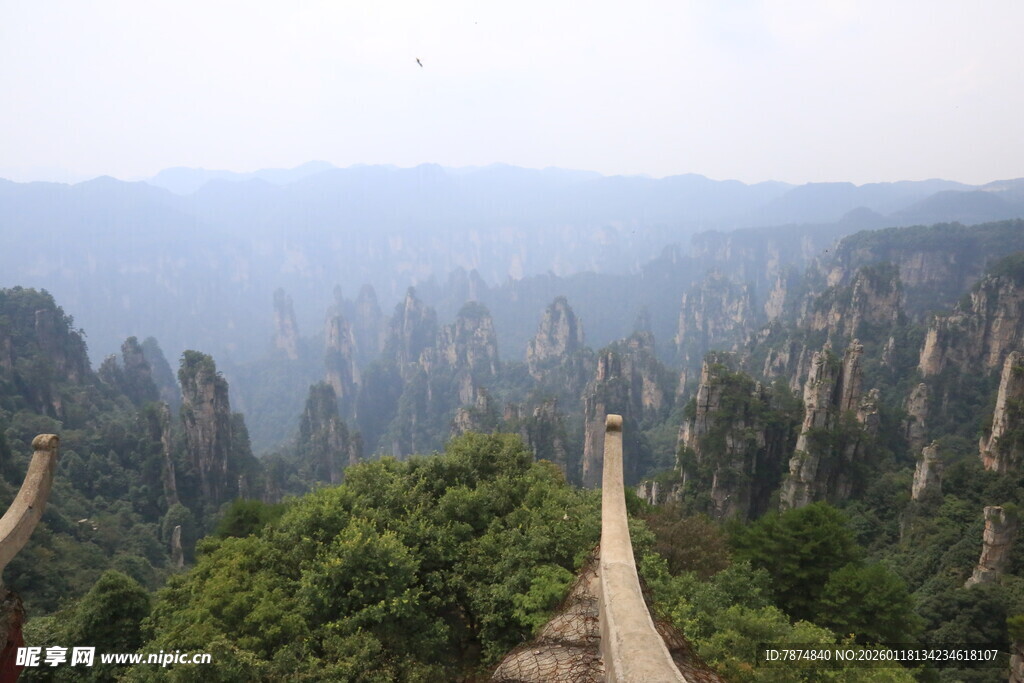 张家界奇峰林立壮美景观