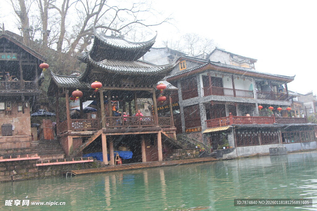 湘西凤凰古城临水古建筑