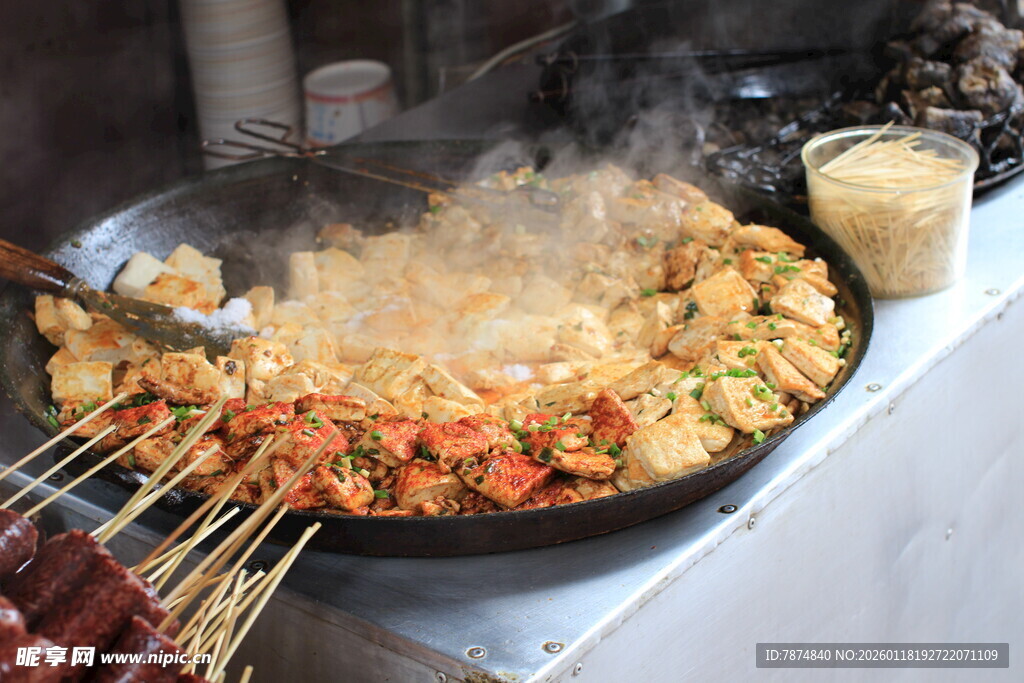 街头美味烧烤与海鲜大杂烩