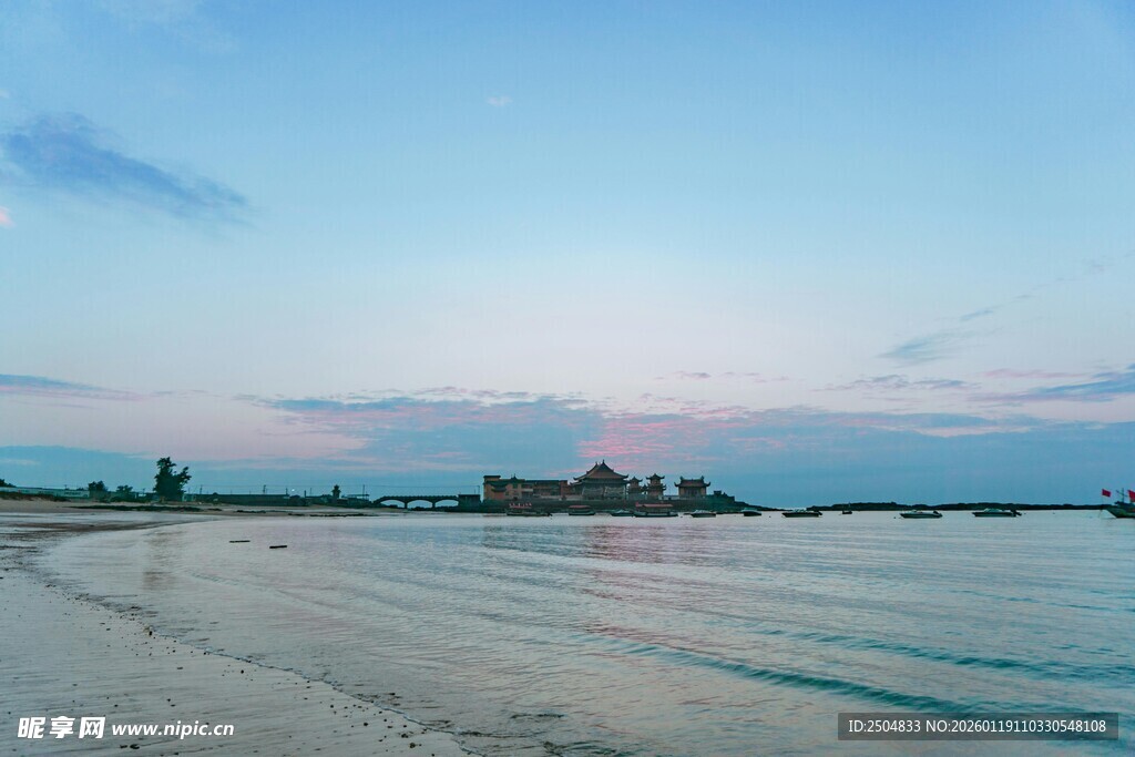 海边沙滩上的美丽建筑