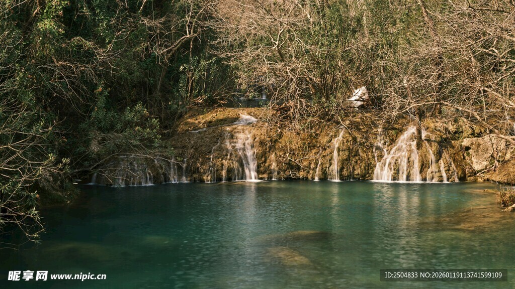 清幽山间碧潭美景