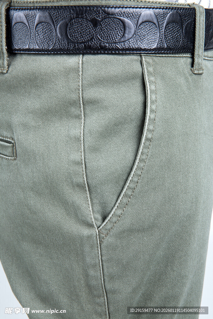 卡其色休闲裤细节展示