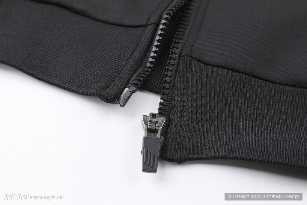 黑色衣物拉链细节特写