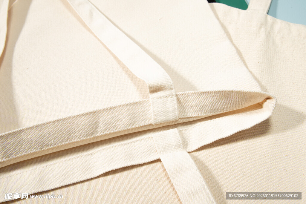 简约米色帆布包带细节