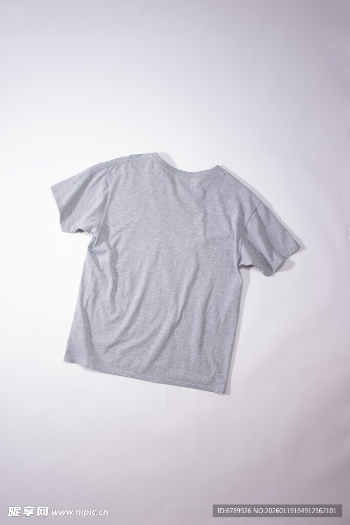 浅灰色纯棉短袖T恤展示