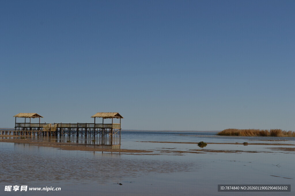 海边栈桥风景