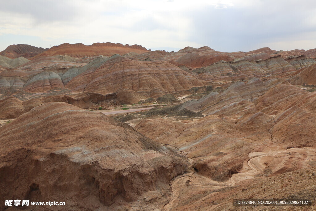 壮丽多彩的荒漠峡谷景观