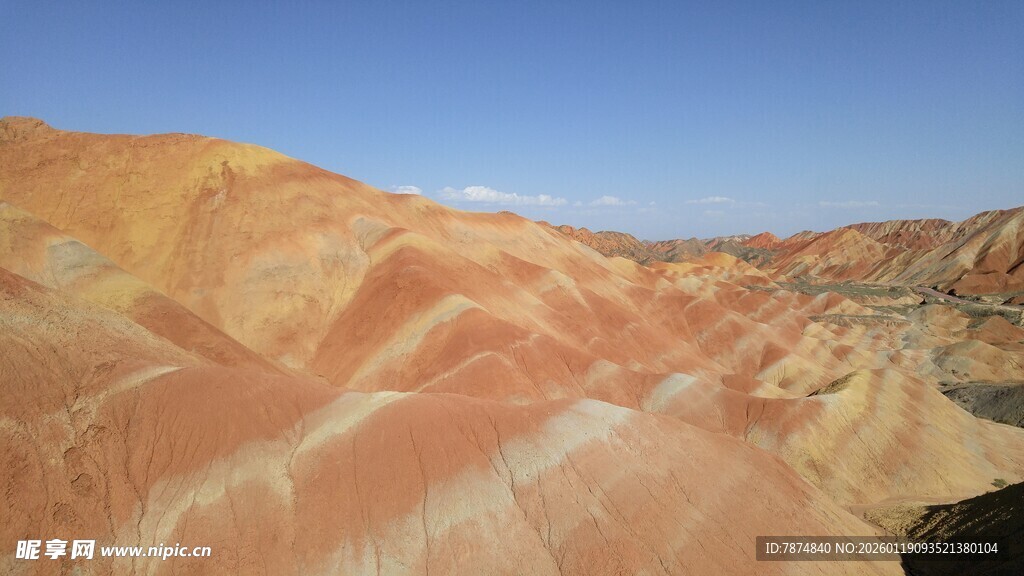 七彩斑斓的壮丽丹霞地貌