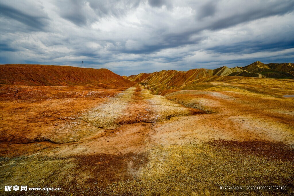 五彩斑斓的壮丽山地景观