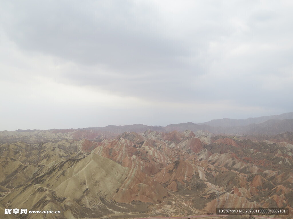 壮丽多彩的丹霞地貌景观