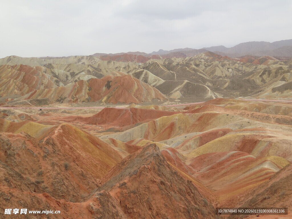 七彩丹霞地貌景观