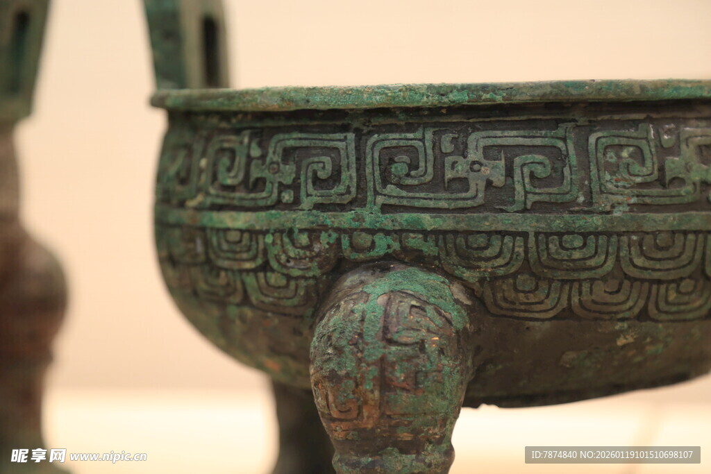 古代青铜鼎特写