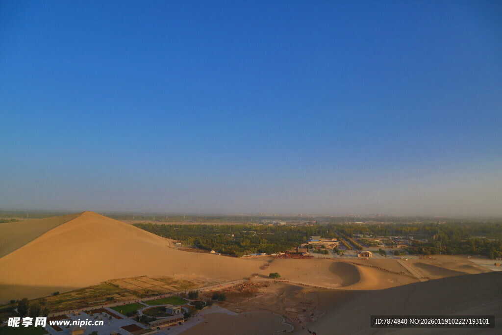 沙漠风光 广袤无垠的金黄