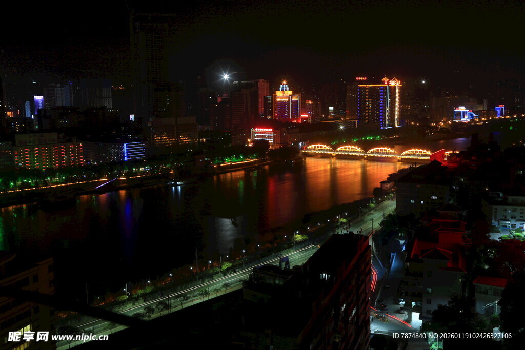 城市璀璨夜景河畔风光