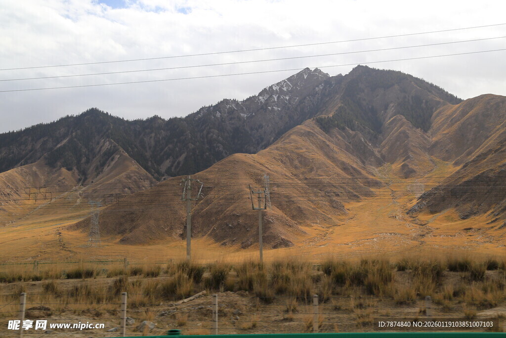 壮丽山脉与广袤荒原景观
