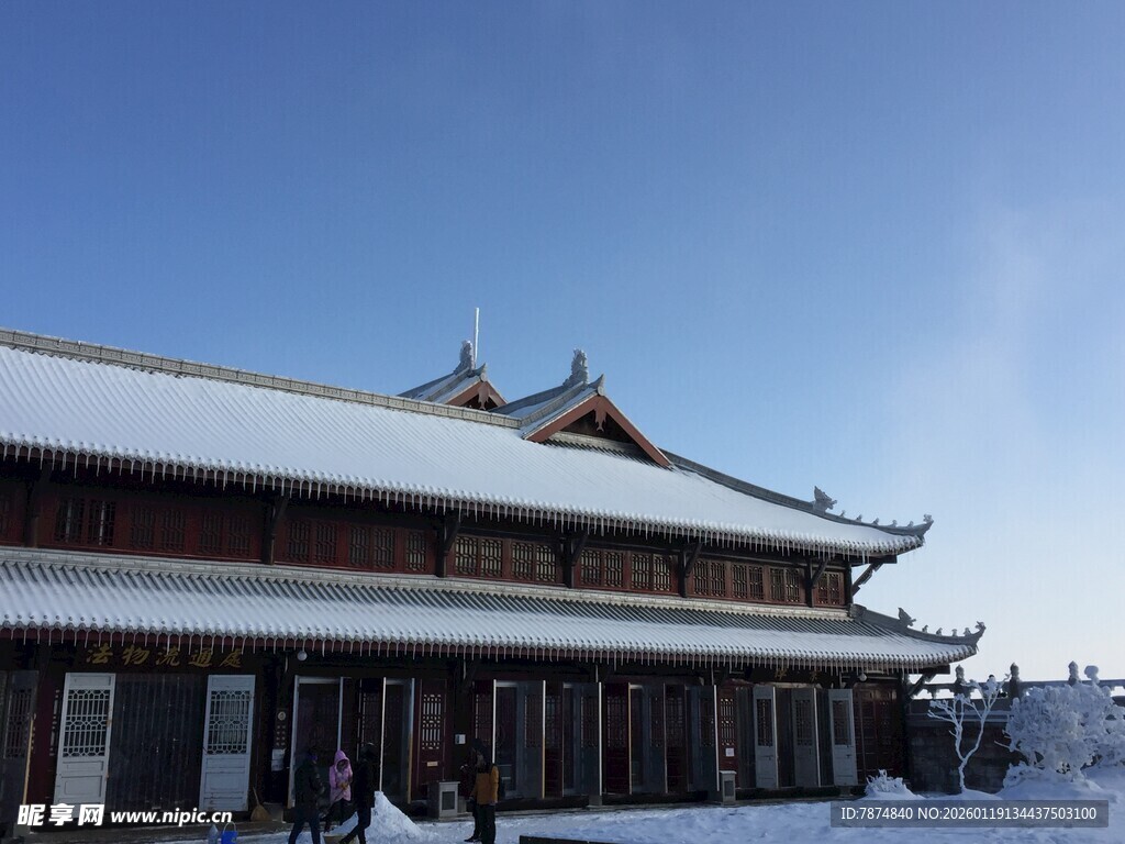 雪覆中式古建筑