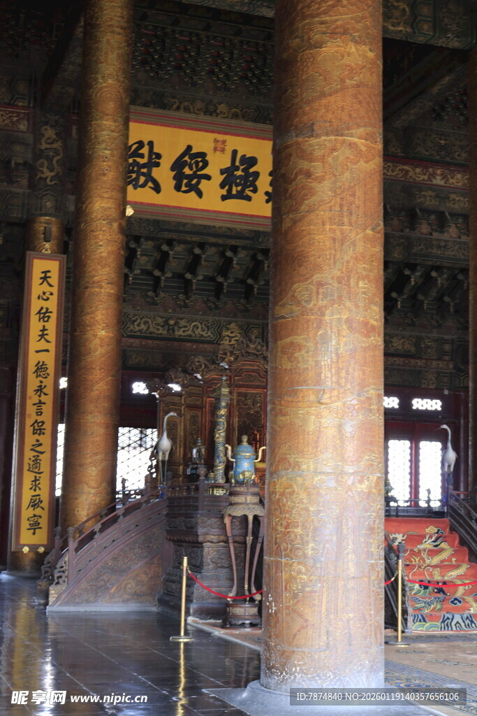 古建大殿内景