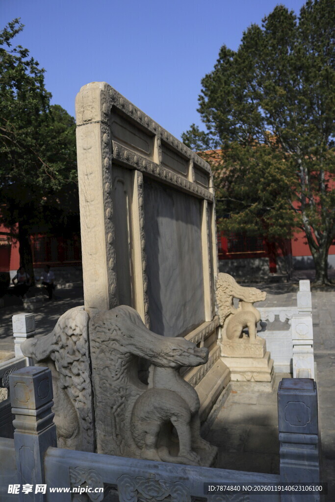 古老石牌坊 尽显历史韵味