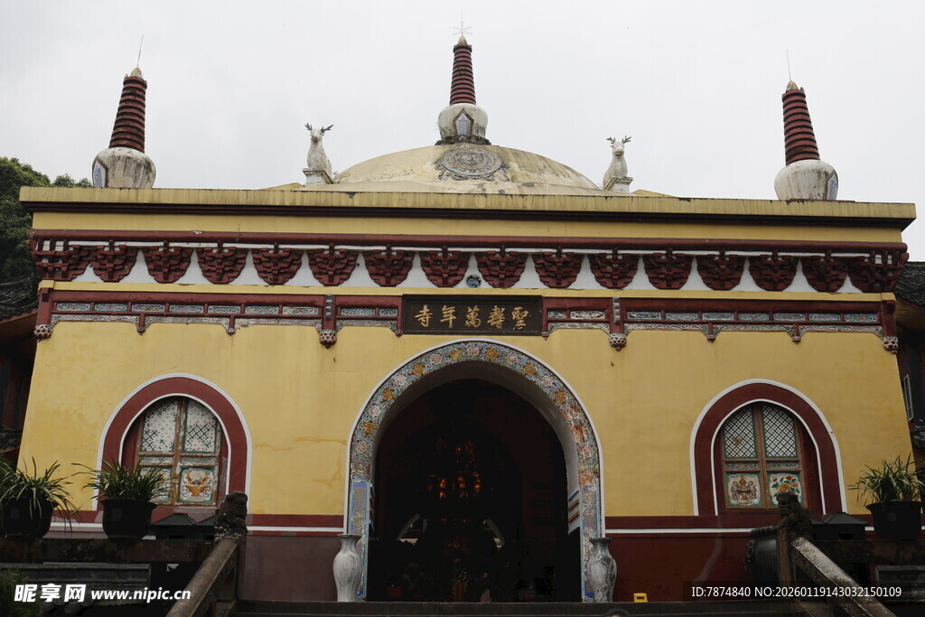 黄色建筑拱门造型景观