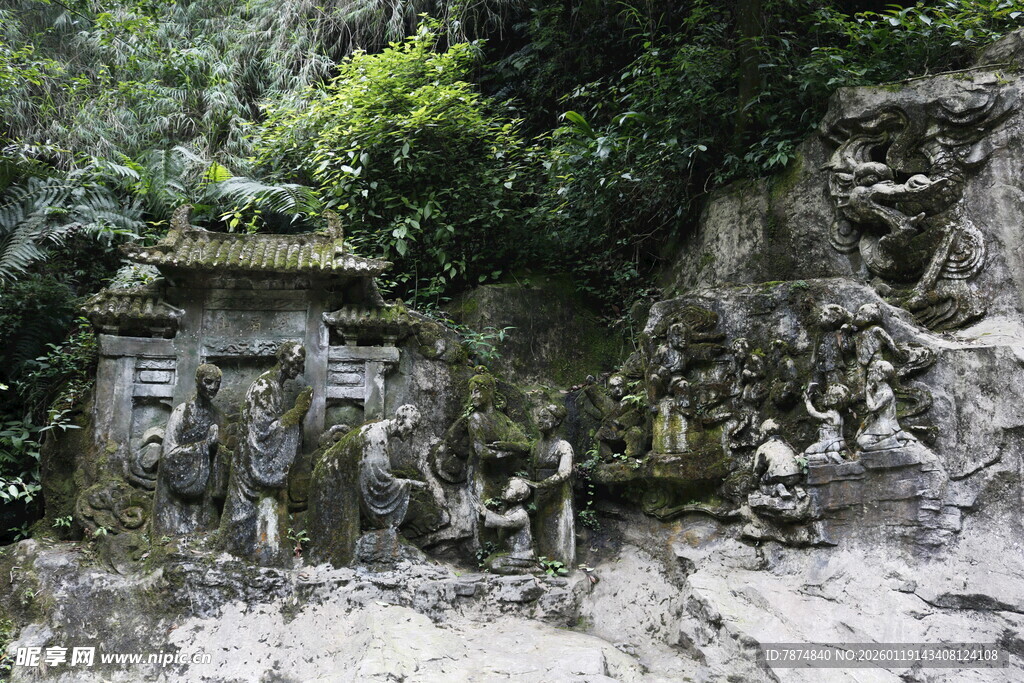 古老神秘的丛林石刻遗迹