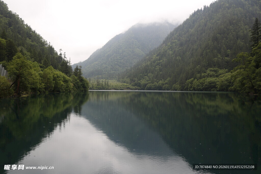 静谧山水湖景