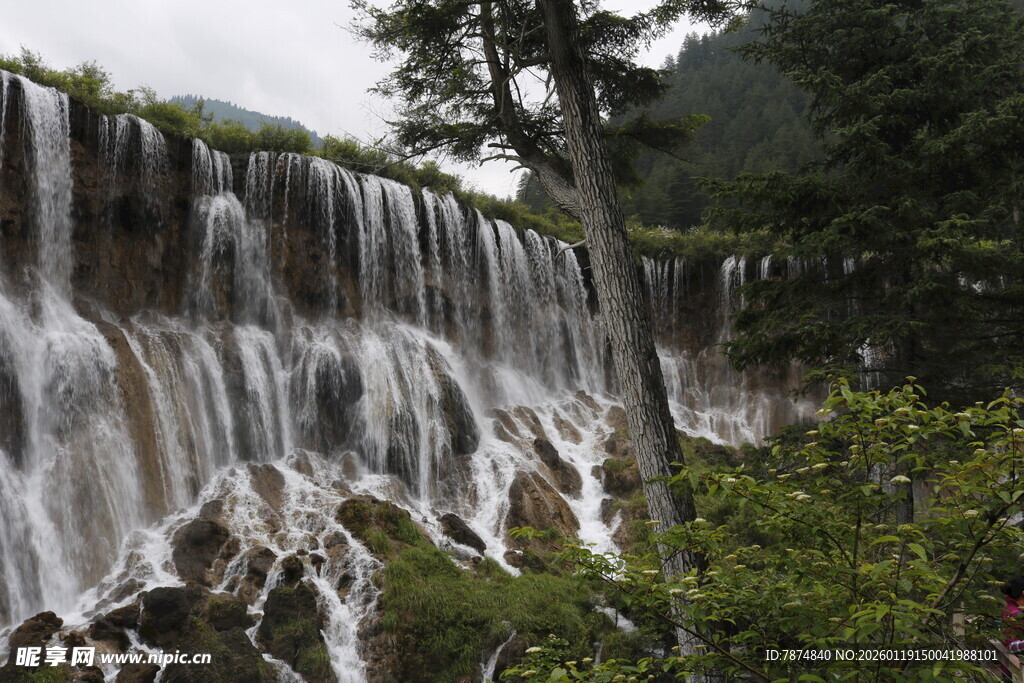 壮观自然瀑布景观