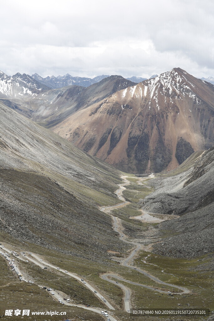 山间蜿蜒小路 壮美风光