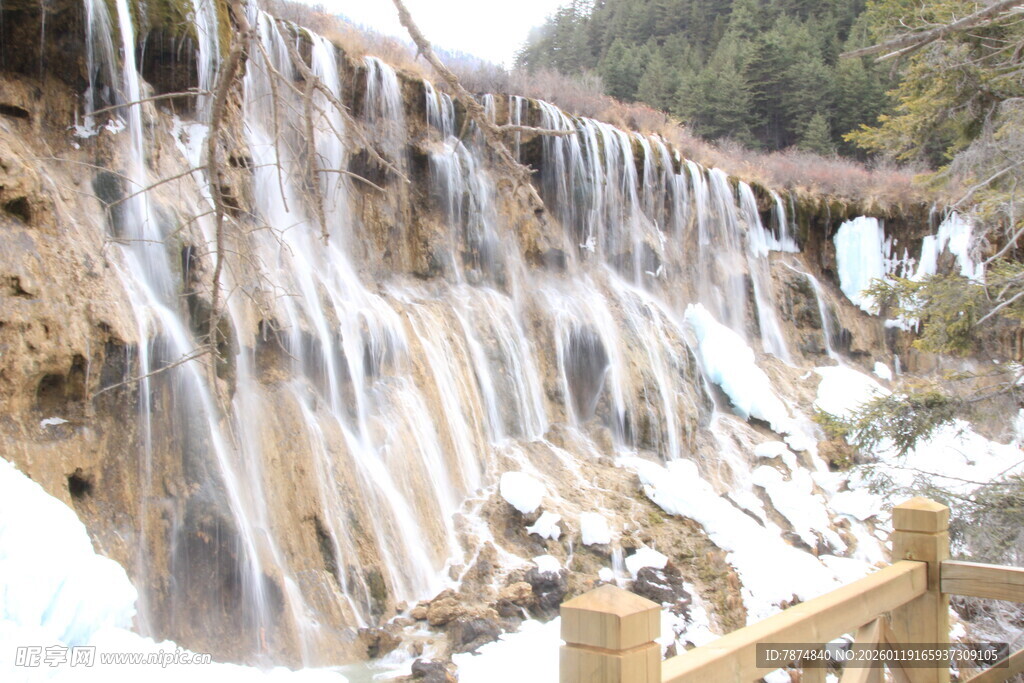 壮观瀑布景观