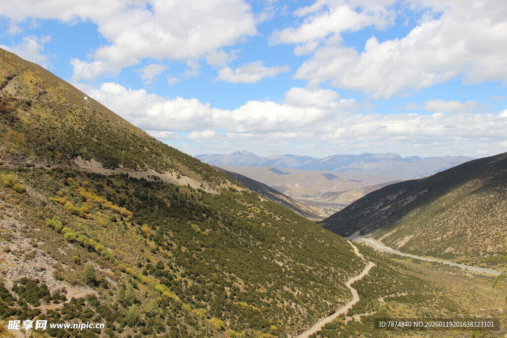 山间蜿蜒公路 壮美风光