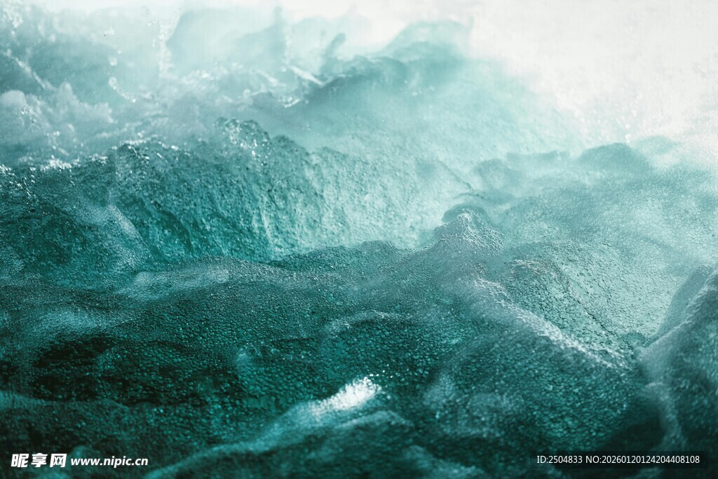 汹涌海浪的壮观自然景象