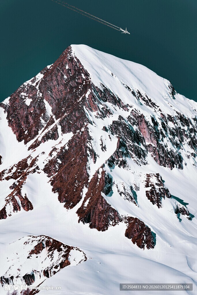 巍峨雪山壮丽景致