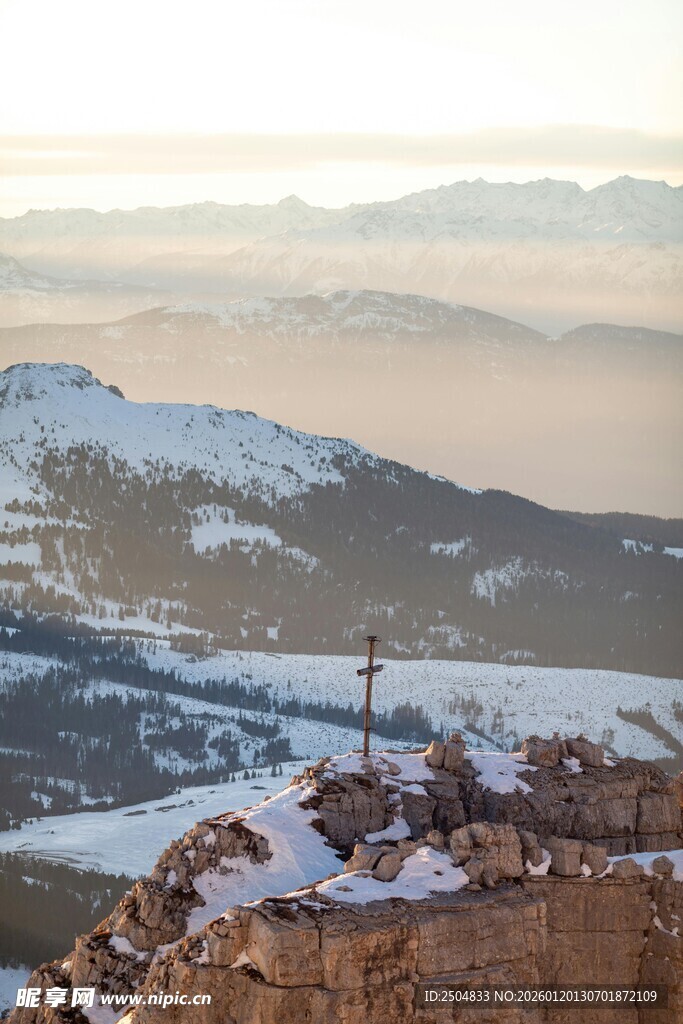 雪山城堡风景壮丽