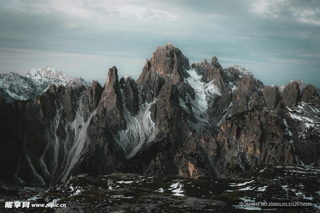 壮丽巍峨的高山景观