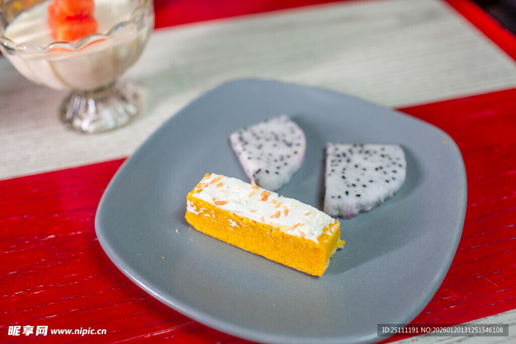 美味多样甜点摆盘展示