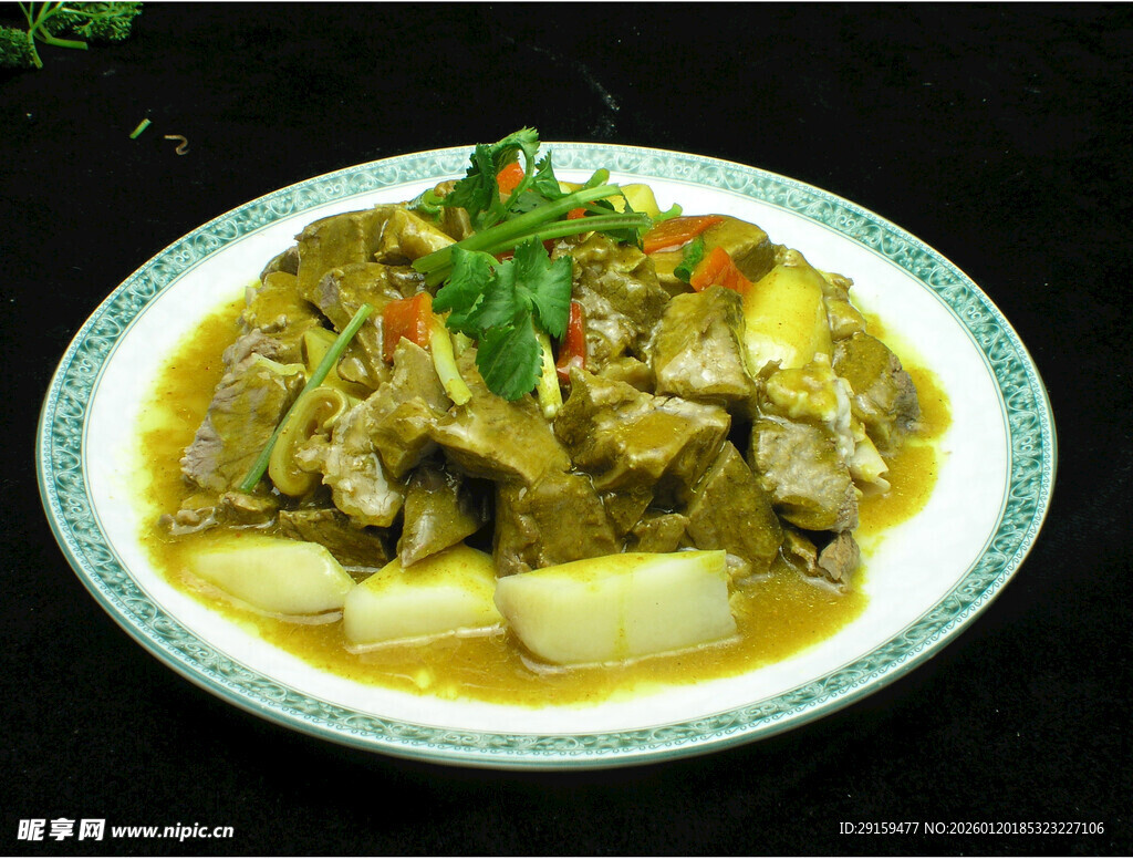 美味炖菜色泽诱人