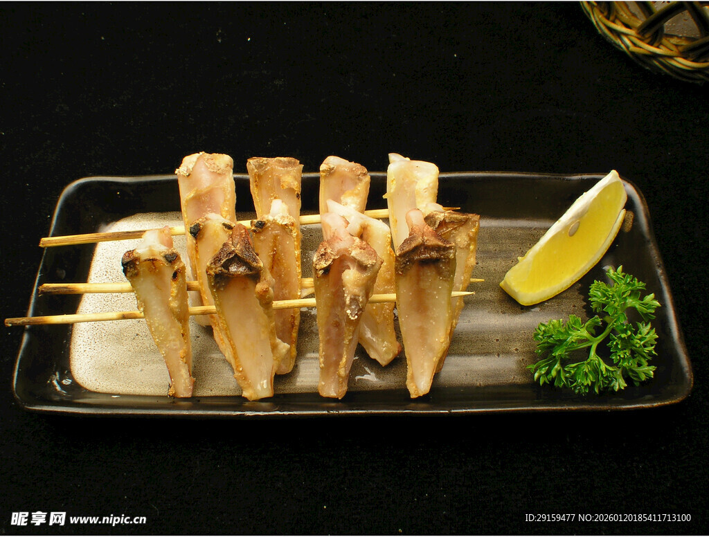 柠檬鸡肉串摆盘精美