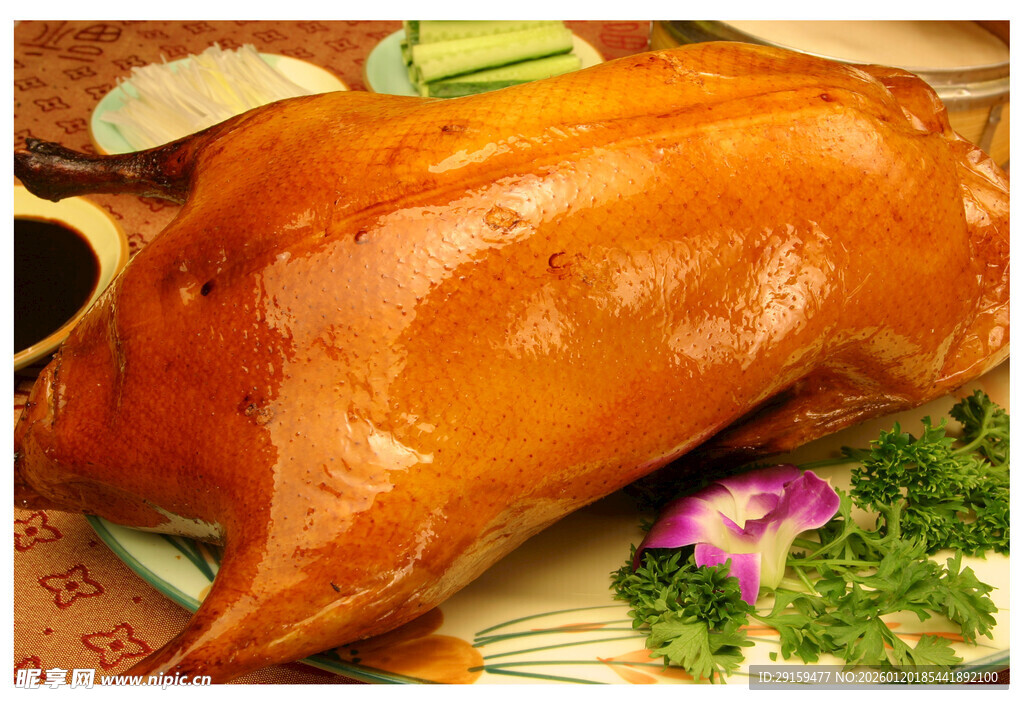 美味烤鸭摆盘精致诱人