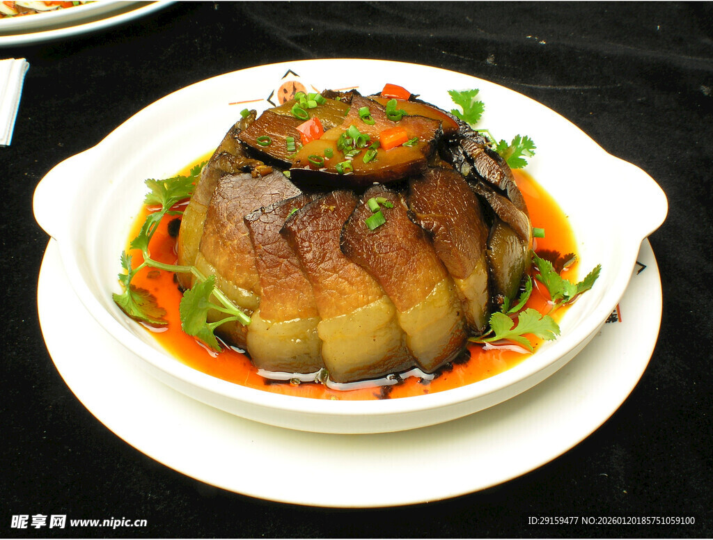 美味扣肉摆盘精致诱人