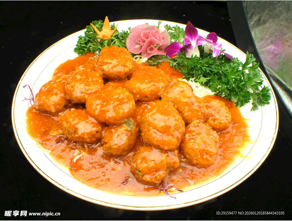 美味糖醋肉丸摆盘精致