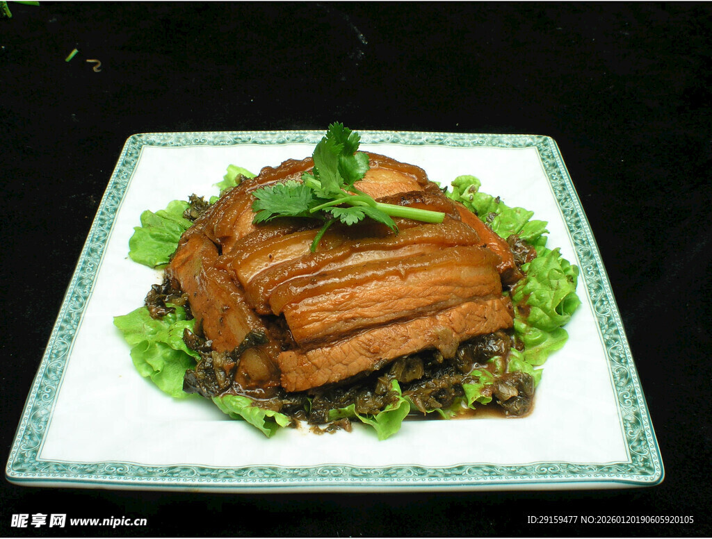 美味卤香豆干配翠绿生菜