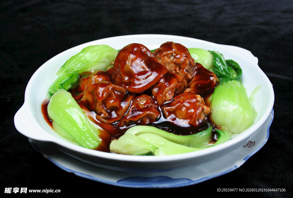 红烧排骨配青菜