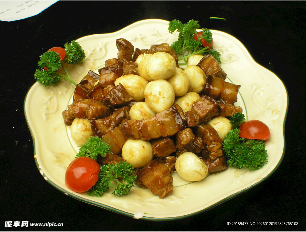 蒜香排骨摆盘精致