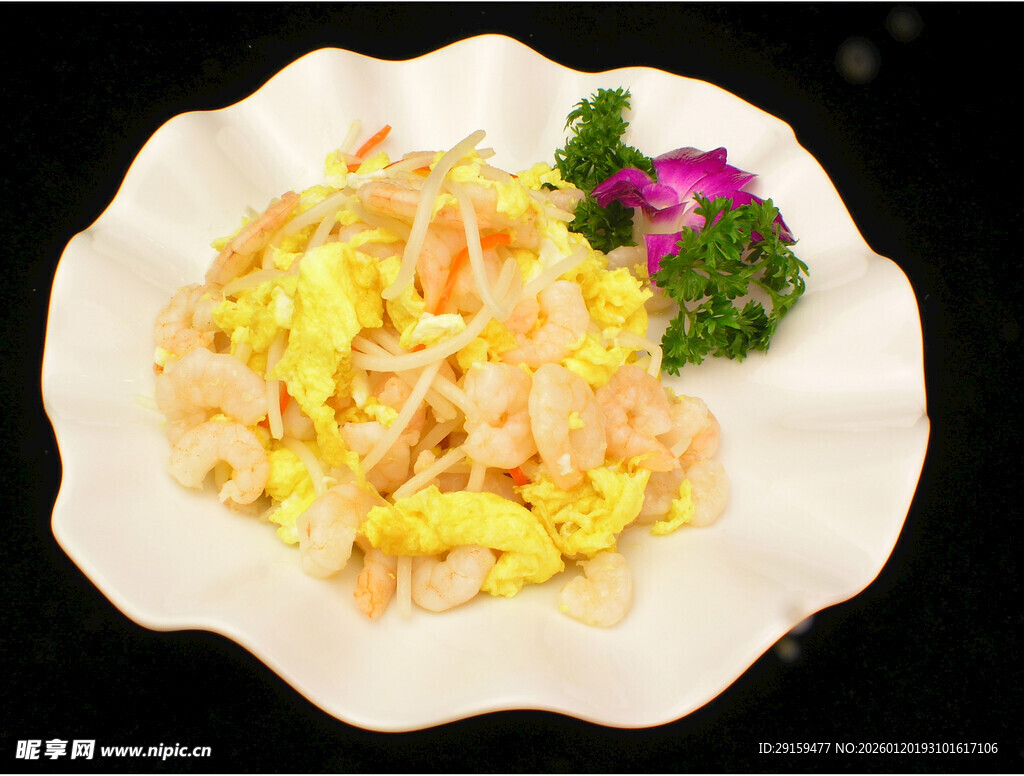 虾仁炒蛋摆盘精致